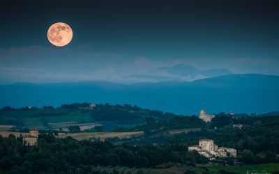 How to Photograph the Moon and Milky Way
